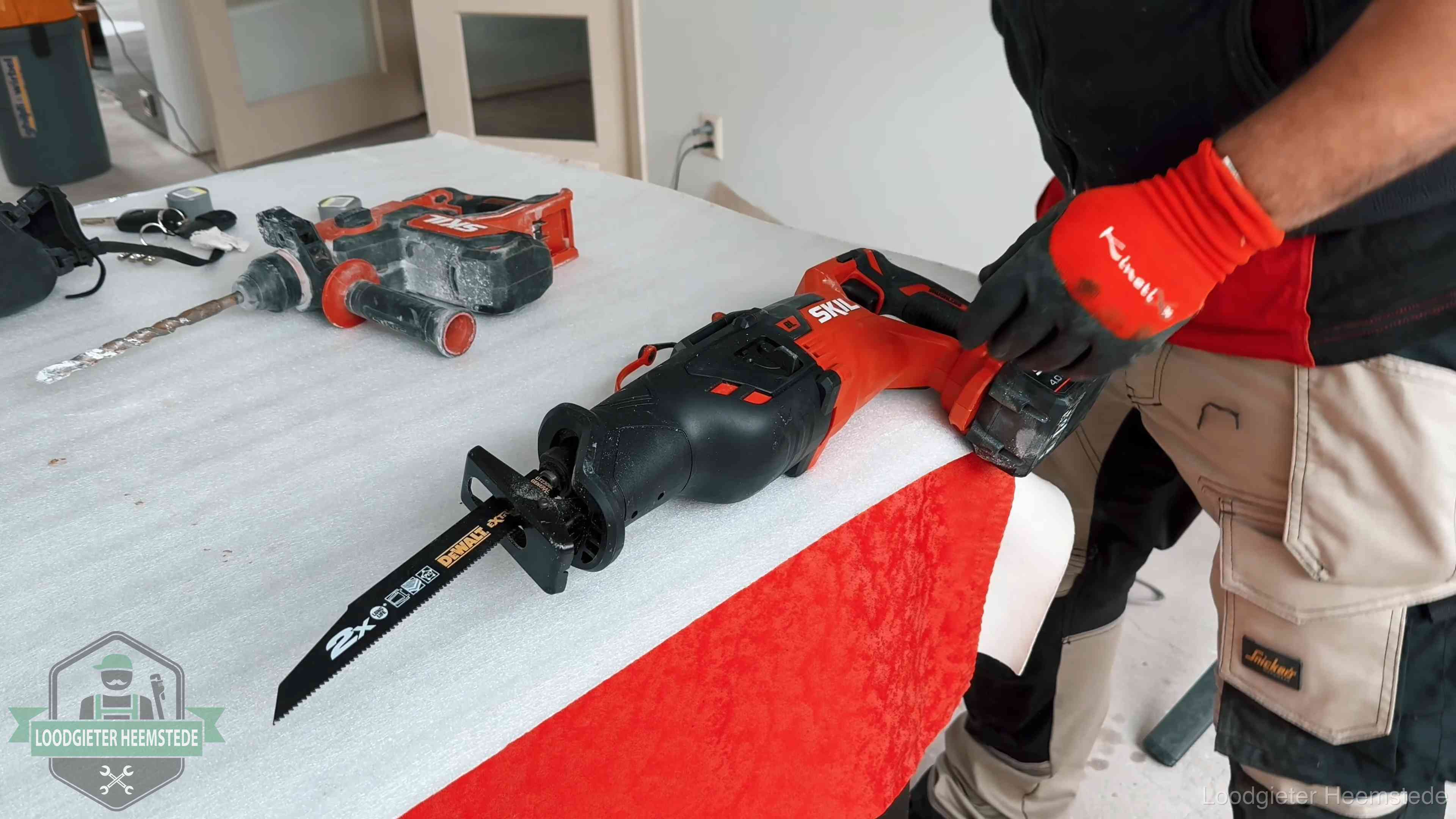 Professioneel gereedschap klaargelegd voor een klus in Heemstede