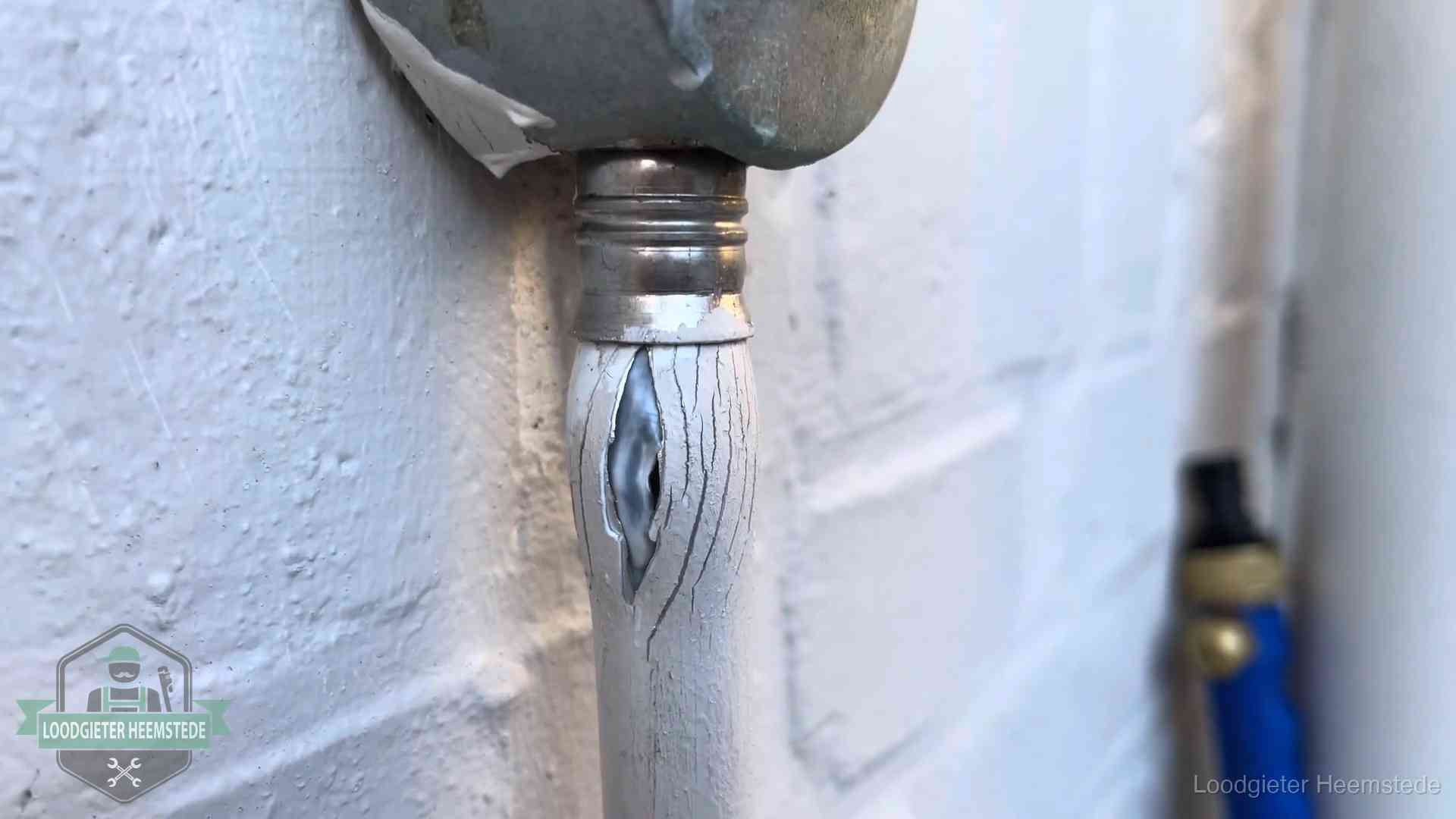 Wanneer lekdetectie in Heemstede Oude waterleiding in Heemstede waar de verf openscheurt, een stille aanwijzing voor een beginnend lek