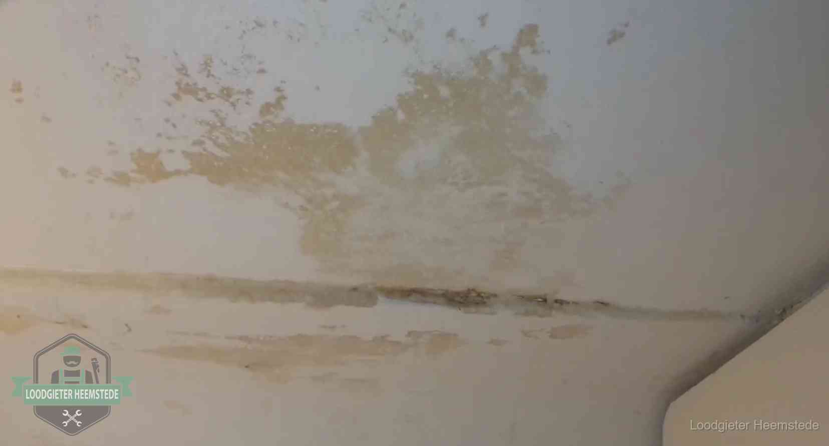 Verzekering bij rioolschade in Heemstede Watervlekken op een plafond in Heemstede, schade die je bij de verzekering meldt